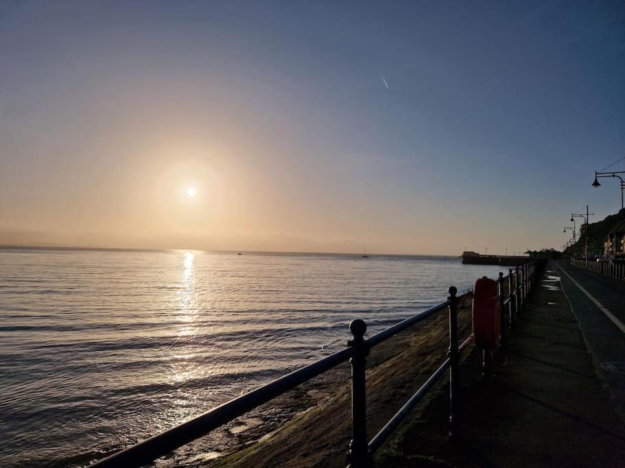 Lovely Seafront Apartment With Garden Swansea Exteriör bild