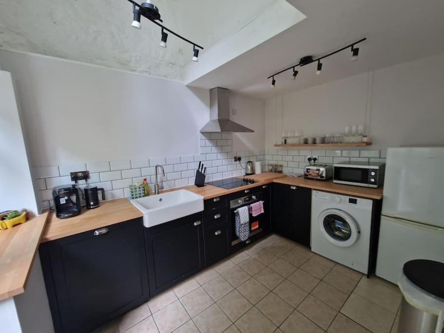 Lovely Seafront Apartment With Garden Swansea Exteriör bild