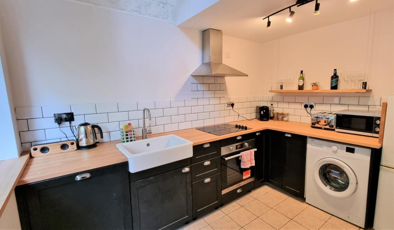 Lovely Seafront Apartment With Garden Swansea Exteriör bild